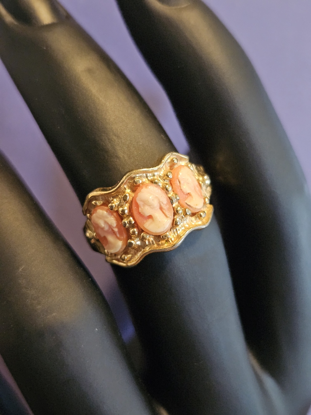 Rare Uncas Gold Tone Cameo Triple Portrait Ring Sz 8.5
